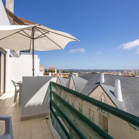 Concha Mar com vista sobre a Baía São Martinho do Porto Exterior foto
