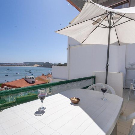 Concha Mar com vista sobre a Baía São Martinho do Porto Exterior foto