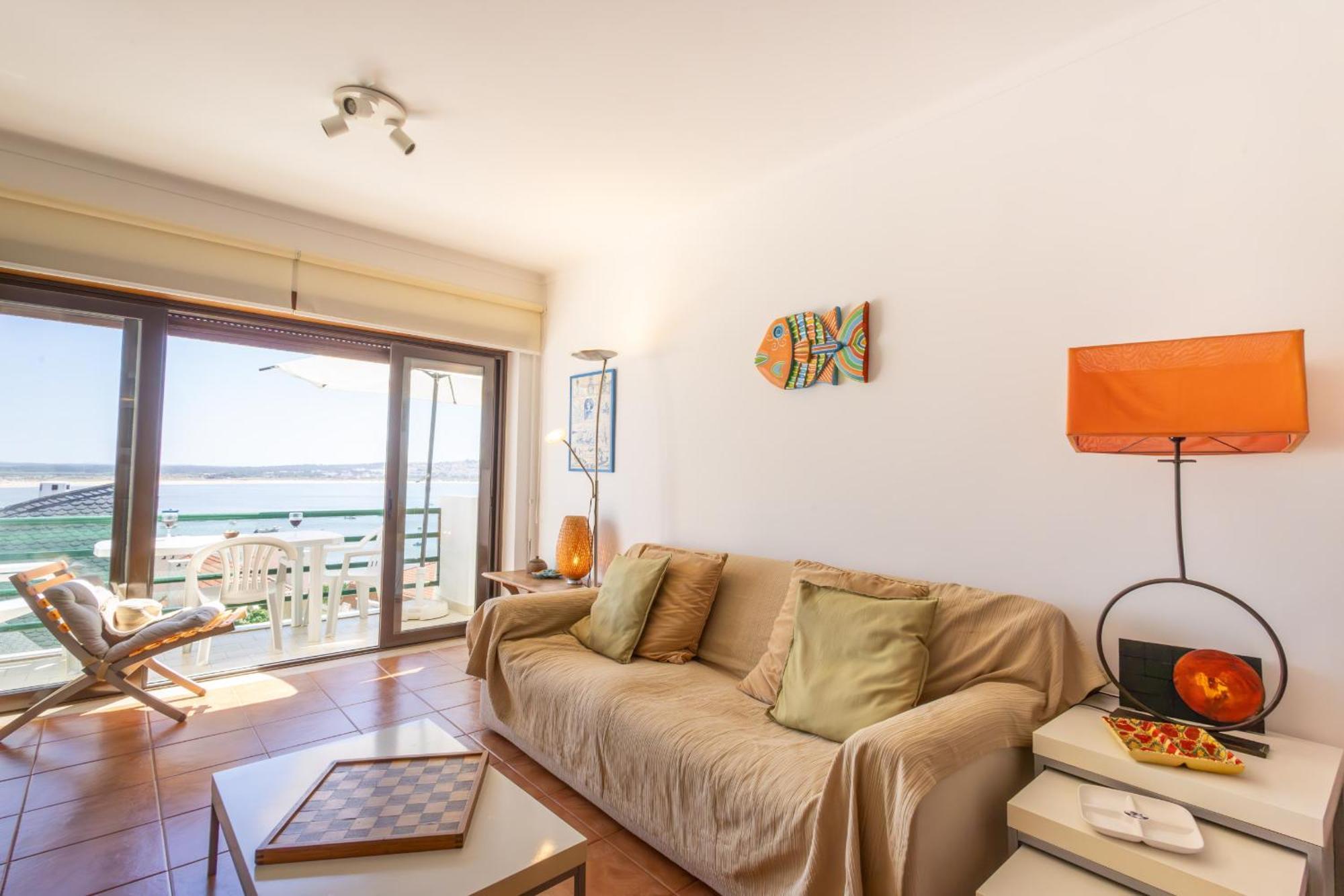 Concha Mar com vista sobre a Baía São Martinho do Porto Exterior foto