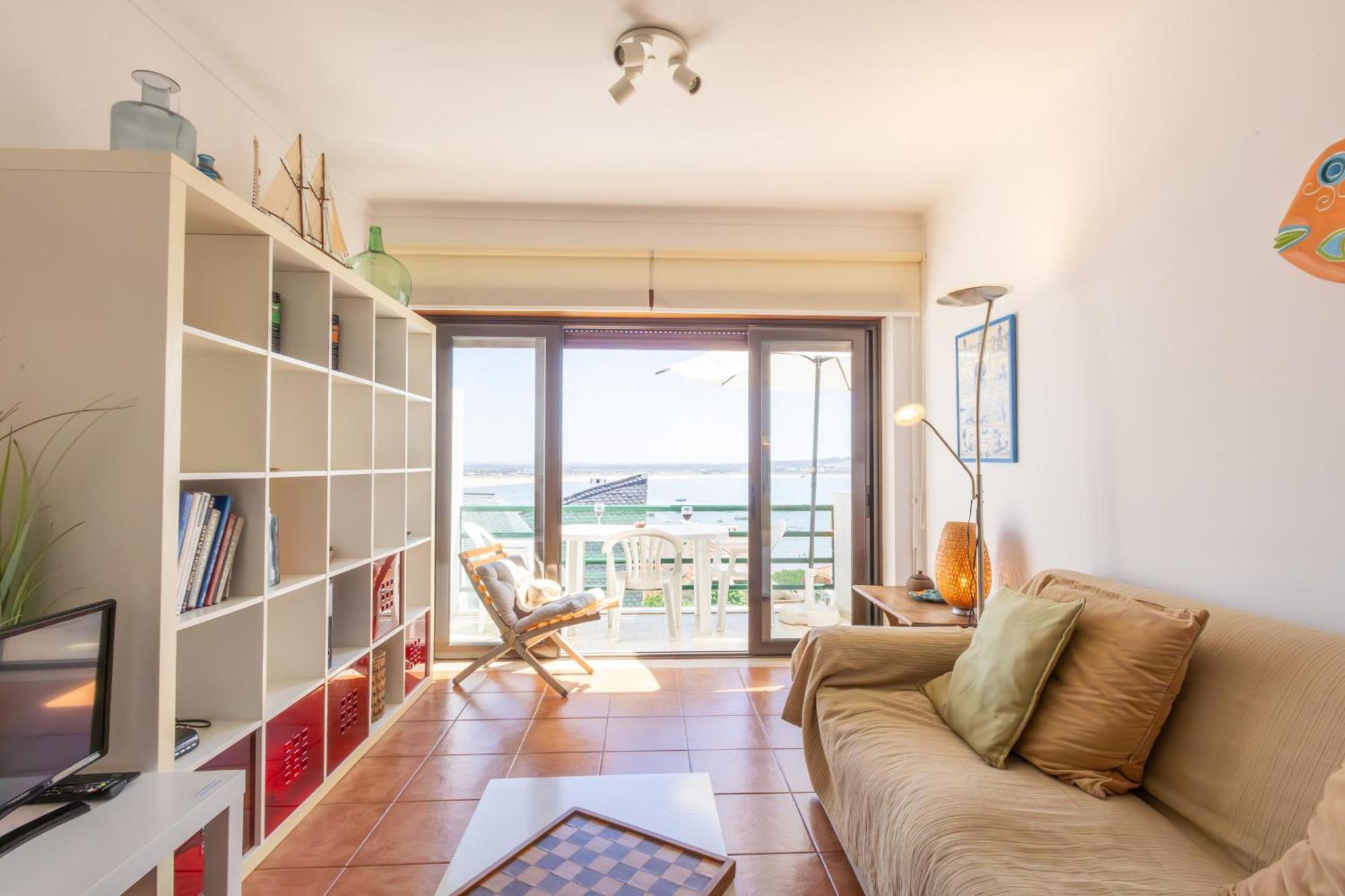 Concha Mar com vista sobre a Baía São Martinho do Porto Exterior foto